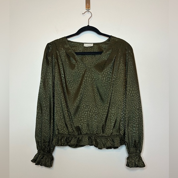 Status by Chenault Tops - Status by Chenault Printed Satin Top in Olive Green Sz Med